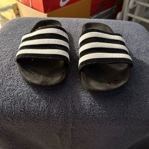 Adidas Velvet Slide Sandal Women’s Size 6